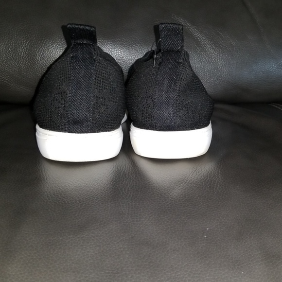 Shoes - Picture 4 of 5